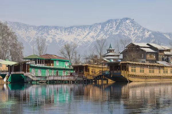 Top 10 Places to Visit in Kashmir (कश्मीर में घूमने के लिए 10 सबसेअच्छी जगहें)